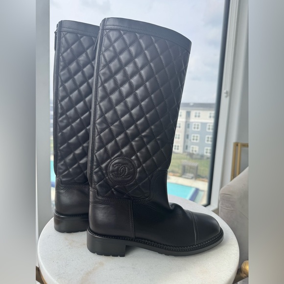 CHANEL - Brown Quilted Riding Boots, Interlocking Logo- Authentic- size 37 - Picture 13 of 14